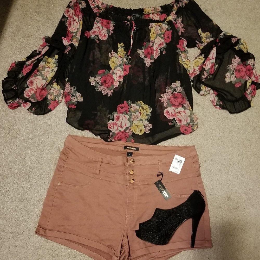 Black sheer floral blouse 💄